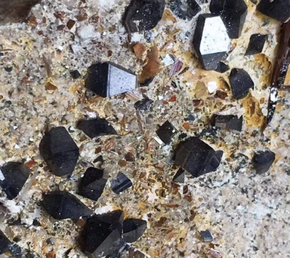 斯里蘭卡鈦礦石進(jìn)口清關(guān)_礦石自動(dòng)進(jìn)口許可證辦理