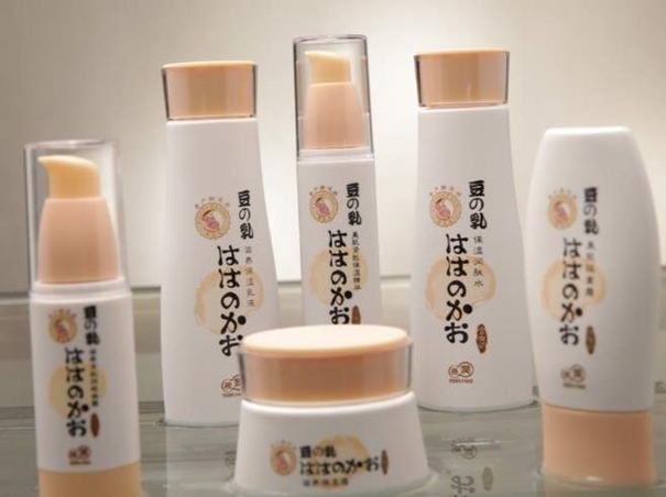 1636017572726648.jpg 化妝品代理報(bào)關(guān)進(jìn)口公司告訴你申報(bào)化妝品需要的材料_副本.jpg