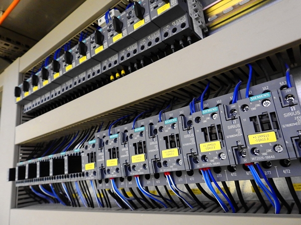 1642067612326229.jpg 斷路器進口報關公司_副本.jpg